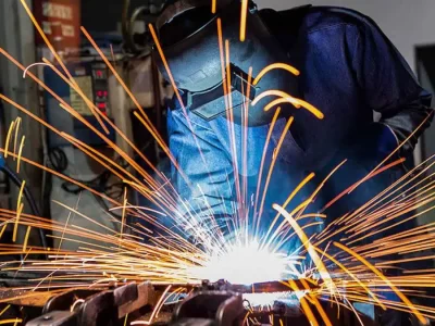 Precision-Welding-Redefined-Industrial-Welding-Innovative-Solutions-for-Uncompromising-Quality-and-Safety-in-Critical-Industries-01